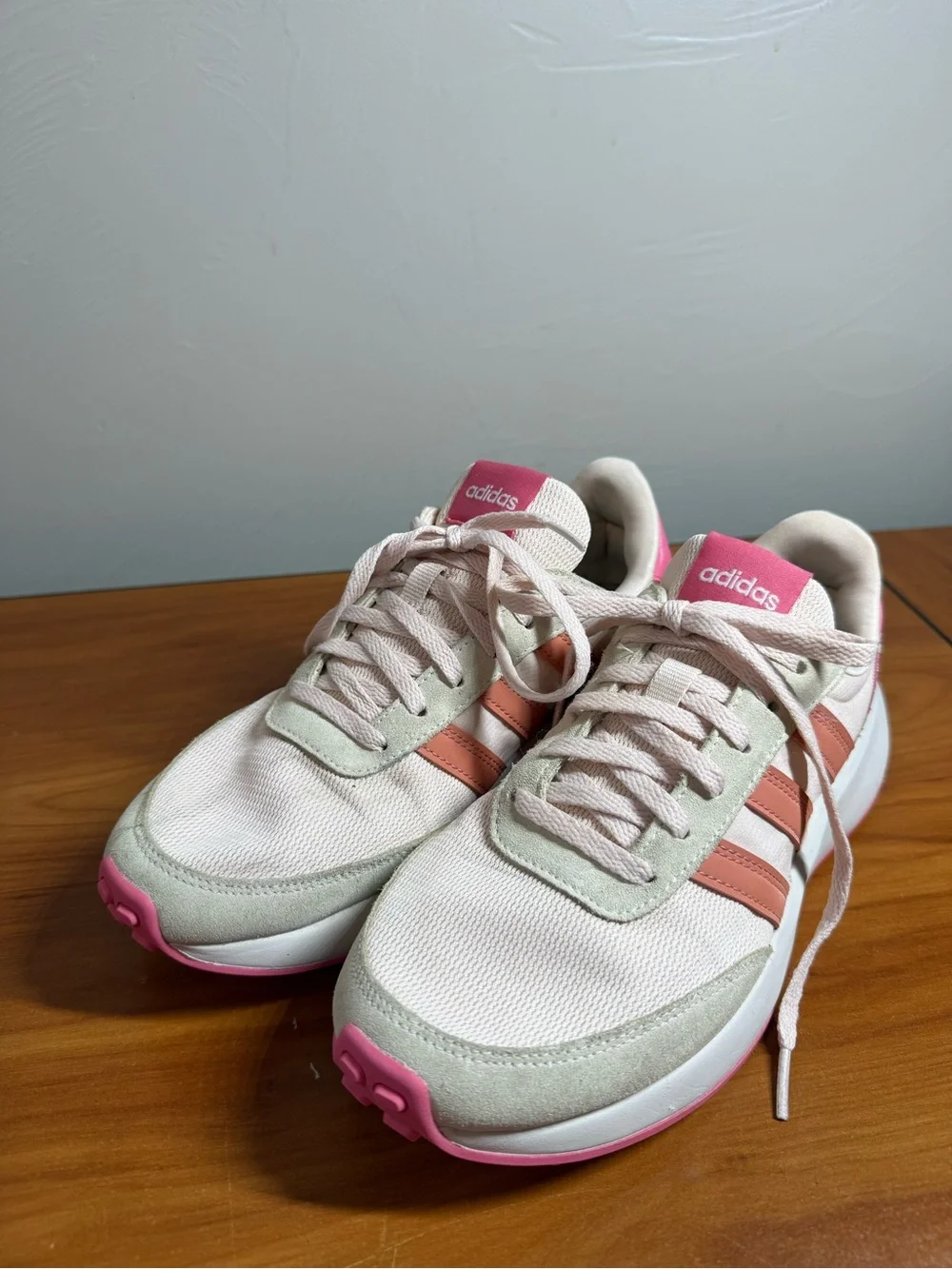adidas Women's Run 70s 